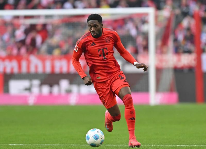 Alphonso Davies là hậu vệ trái người Canada nổi bật tại Bayern Munich
