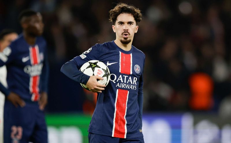 Anh nổi bật với kỹ thuật điêu luyện, khả năng điều tiết nhịp độ trận đấu và chuyền bóng chính xác