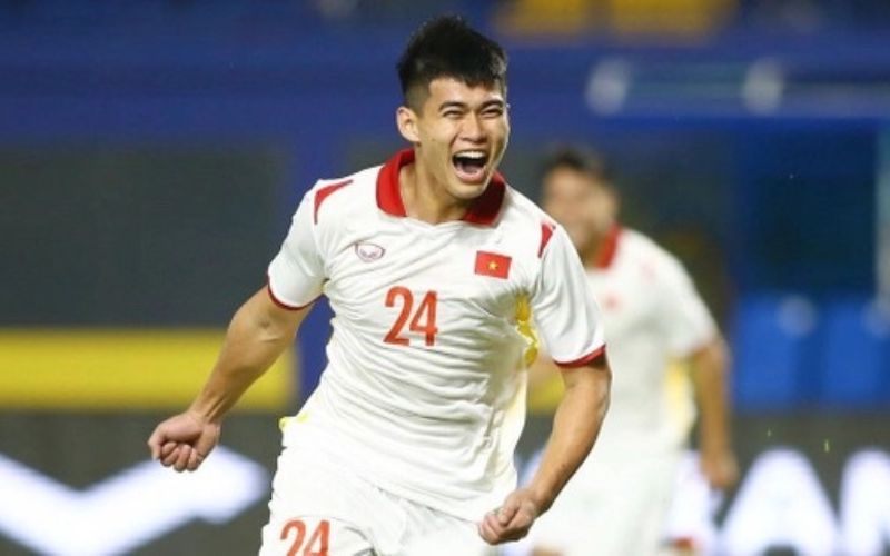 Chân sút trẻ trở thành phương án tin cậy ở hàng thủ