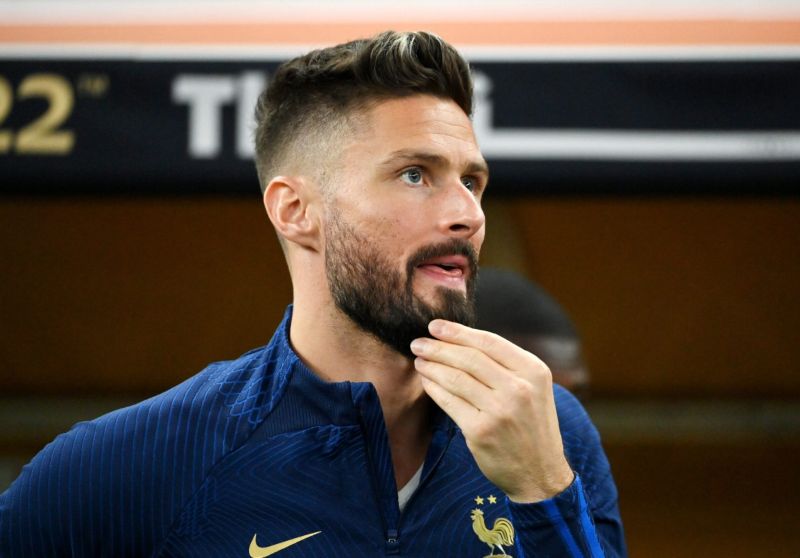 Giroud từng thi đấu thành công tại Arsenal và Chelsea, giành nhiều danh hiệu lớn