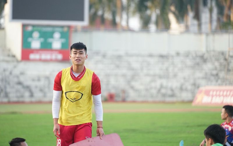 Nguyễn Ngọc Thắng sở hữu nền tảng thể hình tốt và lối chơi chắc chắn