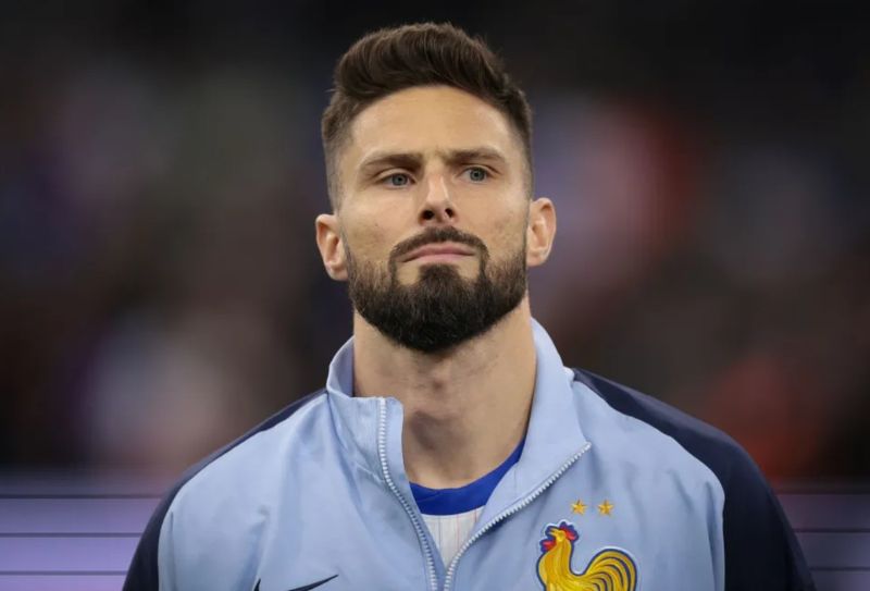 Olivier Giroud là tiền đạo kỳ cựu người Pháp, hiện khoác áo AC Milan và đội tuyển quốc gia