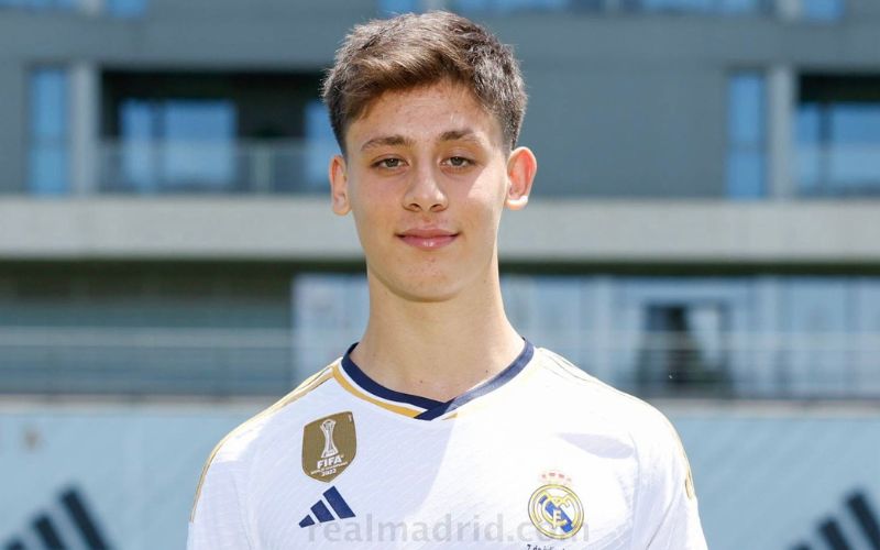 Tinh thần máu lửa khi ra sân ấn tượng của Arda Güler