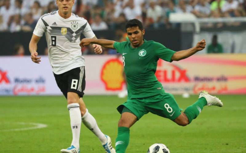 Với lối chơi điềm tĩnh, Yahya Al-Shehri trở thành “nhạc trưởng thầm lặng” nơi tuyến giữa