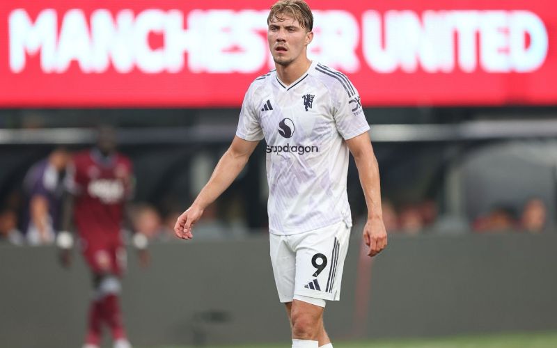 Anh còn có thể dứt điểm bằng cả hai chân