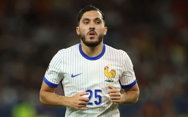 Rayan Cherki có thể thi đấu ở nhiều vị trí khác nhau trong sơ đồ chiến thuật