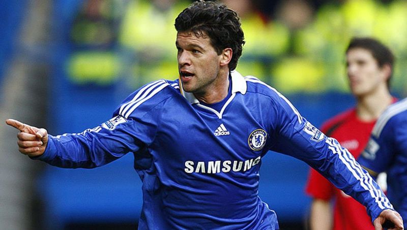 Với phong cách thi đấu mạnh mẽ, Michael Ballack trở thành biểu tượng của thế hệ vàng châu Âu